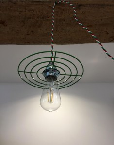 Suspension sur la base d'une tête main