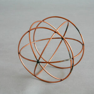 carcasse boule imbriquée, objet de décoration par excellence