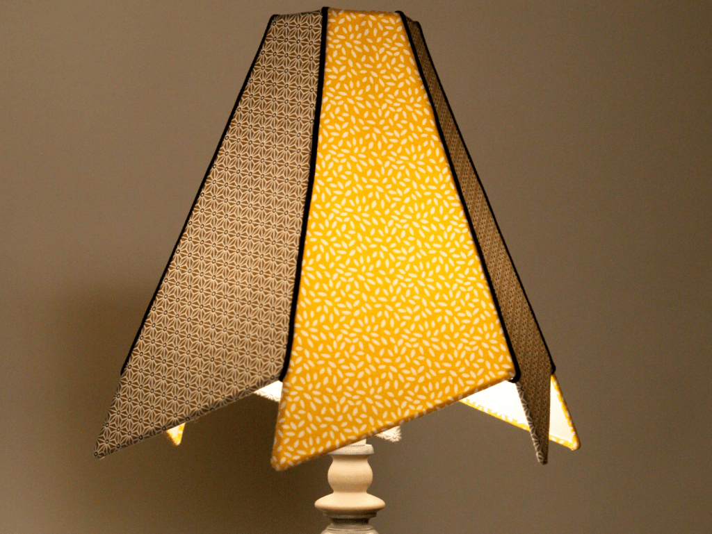 carcasse pagode habillé de tissu jaune
